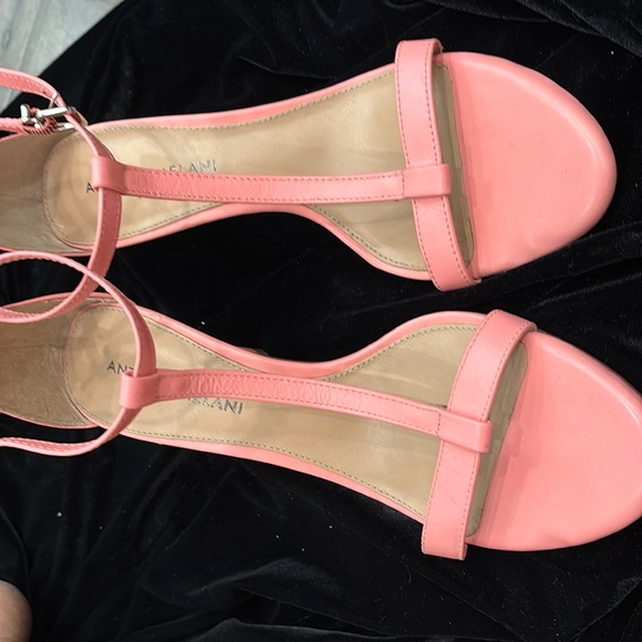 NWOT Antonio Melani hot pink 3 inch heels - Picture 2 of 7
